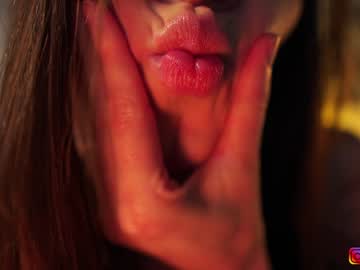 webcam girl lucie_beltran live cam image #7107523