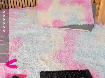 webcam girl little_effy18 live cam image #8889630