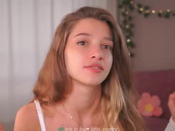 webcam girl little_poetry live cam image #12781512