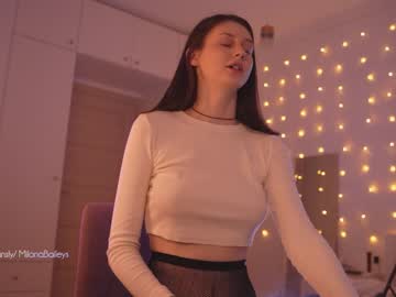 webcam girl milanabaileys live cam image #8129107