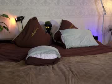webcam girl ella_knockers_xl live cam image #9994431