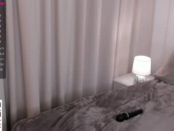 webcam girl peek_in_my_window live cam image #8488734