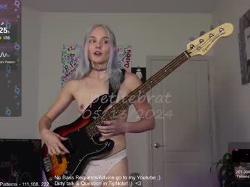 webcam girl petitebrat live cam image #9364889