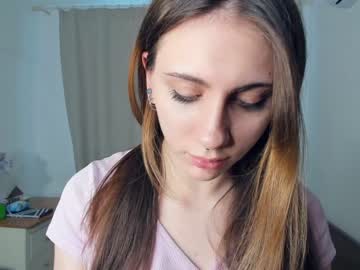 webcam girl il0_vee live cam image #5681045