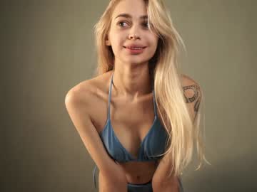webcam girl cuteelsa_ live cam image #6516857