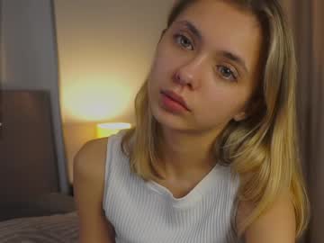 webcam girl mildredgarrett live cam image #11234145