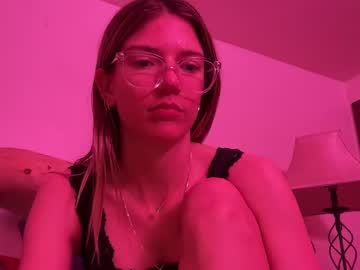 webcam girl oliviahansleyy live cam image #11951426