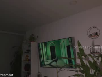 webcam girl annie_dreams live cam image #12962565