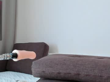 webcam girl alice_lady2020 live cam image #9937196