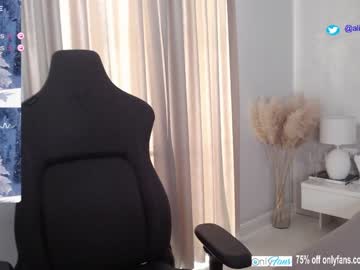 webcam girl smileyouarehere live cam image #8318754