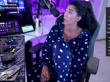 webcam girl evelyne92 live cam image #7439900