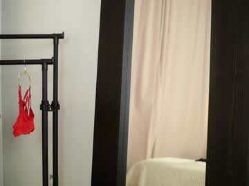 webcam girl peek_in_my_window live cam image #10189553