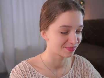 webcam girl little_poetry live cam image #12323796