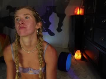 webcam girl lucy_gooosey live cam image #9751254