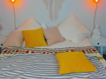 webcam girl silent_chill live cam image #2959543