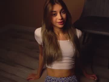 webcam girl cuteelsa_ live cam image #7857530
