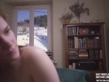 webcam girl claire_moulin live cam image #1378355