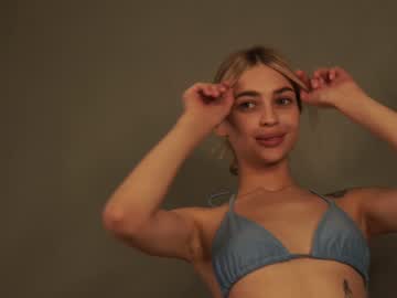 webcam girl cuteelsa_ live cam image #6526187