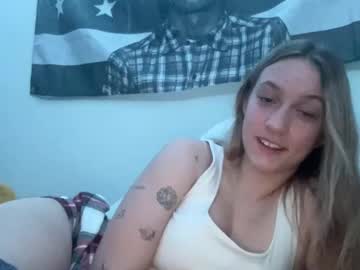 webcam girl carlyy13 live cam image #11384039