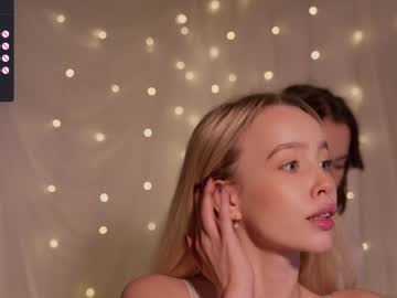webcam girl mother__of__dragons live cam image #9878957