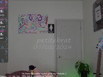 webcam girl petitebrat live cam image #9828754
