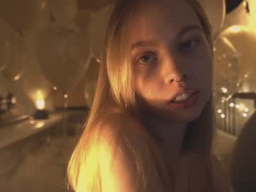 webcam girl bibi_it_is live cam image #4110582