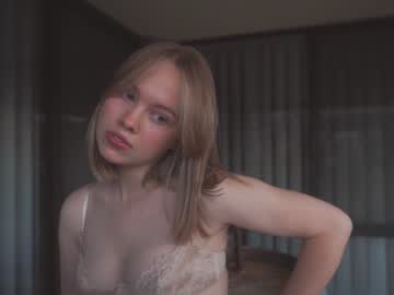 webcam girl bibi_it_is live cam image #8165236