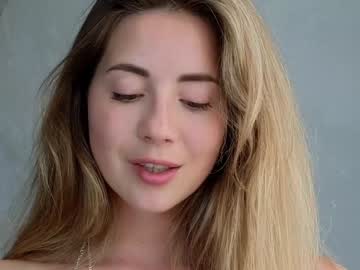 webcam girl emmi_rosee live cam image #12788640