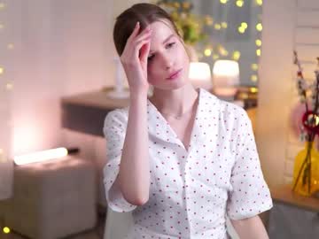 webcam girl brave_journey live cam image #12017546