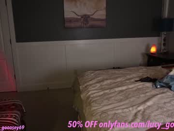 webcam girl lucy_gooosey live cam image #8507220