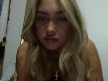 webcam girl tattedblondiezoe live cam image #8505224
