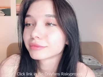 webcam girl riskyproject live cam image #12919413