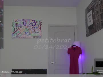 webcam girl petitebrat live cam image #8330843