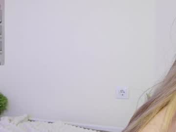 webcam girl molly__meow live cam image #9645577