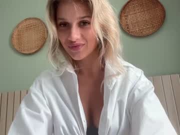 webcam girl blair_fox live cam image #8325137