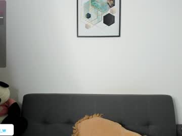 webcam girl abigail_w live cam image #7882057