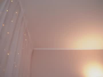 webcam girl tiny_miracle live cam image #10001480