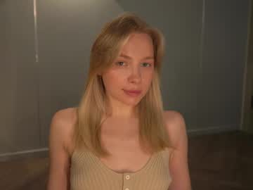webcam girl snow_is_falling live cam image #12360798