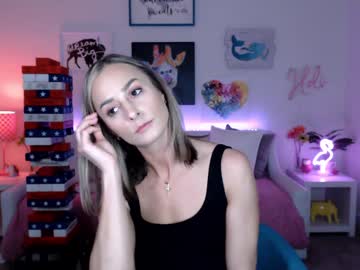webcam girl holihurricane live cam image #11752782