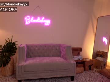 webcam girl blondiekayy live cam image #2618422