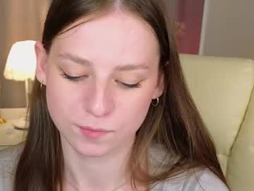 webcam girl dolce_moments live cam image #12730770