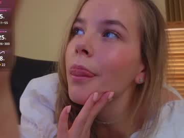 webcam girl milly_shy live cam image #10700795