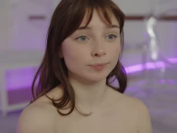 webcam girl floret_joy live cam image #8340895