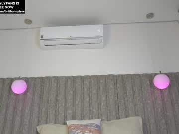 webcam girl camilitasu live cam image #7825141