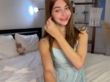 webcam girl cuteelsa_ live cam image #9034776