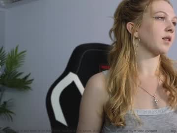 webcam girl small_blondee live cam image #9847716