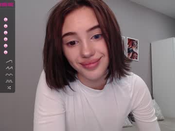 webcam girl angella_kleee live cam image #2112277