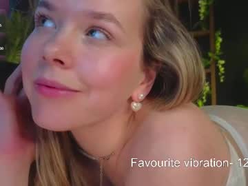 webcam girl milly_shy live cam image #11893141