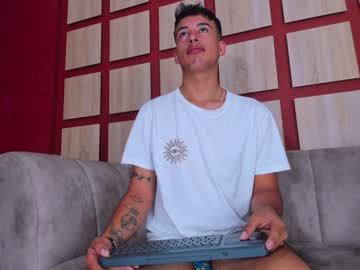 webcam man heteros_men live cam image #10458094
