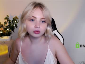 webcam girl shy_blondiee live cam image #5037582